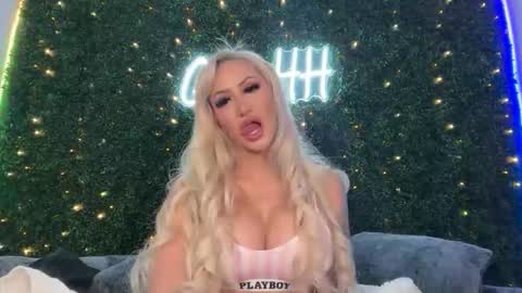 Halia Hill online show from 04.12.26