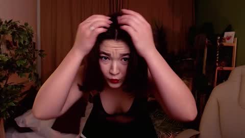 Snapshot of halle_berrry chatting on 11.15.25 Mary online show from 11.15.25