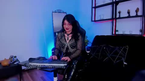 halley_ravenn online show from 07.09.26