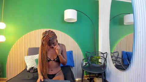 Snapshot of halleylorens chatting on 09.13.25 Halley Lorens online show from 09.13.25