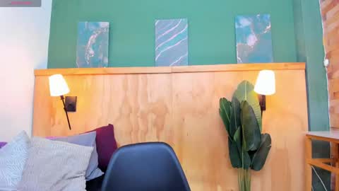 Halley Lorens online show from 04.18.26