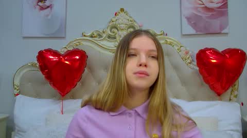 Snapshot of hallybradley chatting on 02.18.26 HallyBradley online show from 02.18.26