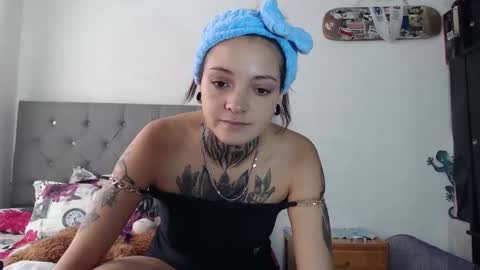 Snapshot of han_ya06 chatting on 12.10.24 Hanya online show from 12.10.24