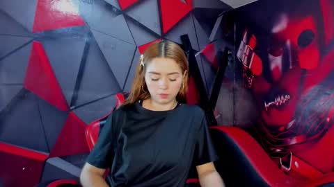 Snapshot of hana_and_zeta chatting on 12.20.25 Hana and Zeta online show from 12.20.25