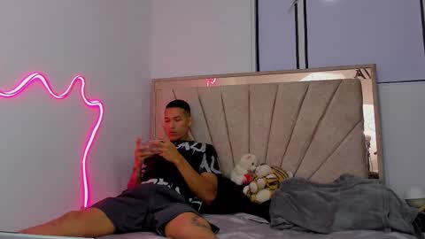 Snapshot of hana_and_zeta chatting on 03.03.26 Hana and Zeta online show from 03.03.26