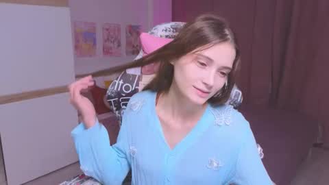 Snapshot of hana_flo chatting on 09.30.25 Hana online show from 09.30.25