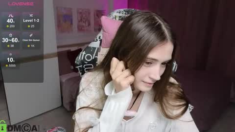 Snapshot of hana_flo chatting on 10.08.25 Hana online show from 10.08.25