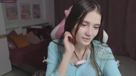 Snapshot of hana_flo chatting on 11.13.25 Hana online show from 11.13.25