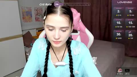 Snapshot of hana_flo chatting on 11.26.25 Hana online show from 11.26.25