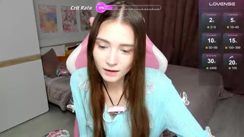 Snapshot of hana_flo chatting on 11.28.25 Hana online show from 11.28.25