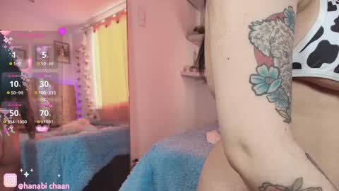 Snapshot of hanabi___ chatting on 11.10.25 online show from 11.10.25