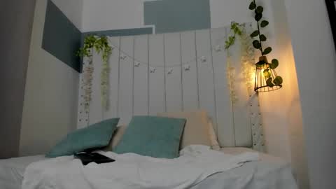 Snapshot of hanah_gray chatting on 12.23.25 hanah_gray online show from 12.23.25