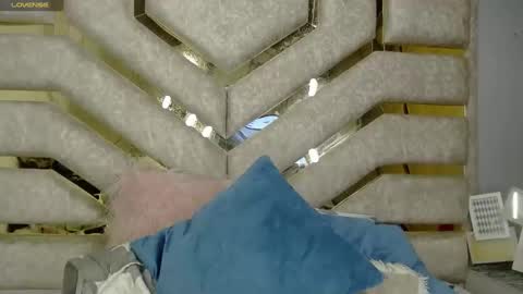 Snapshot of hanamor chatting on 12.17.24 Hana.......Fansly - content being added daily.. online show from 12.17.24