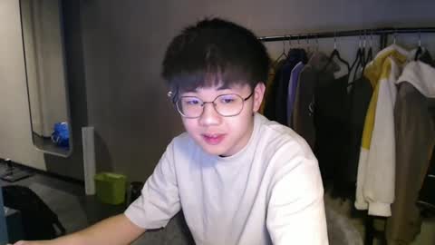 handsome_mannn online show from 12.19.24