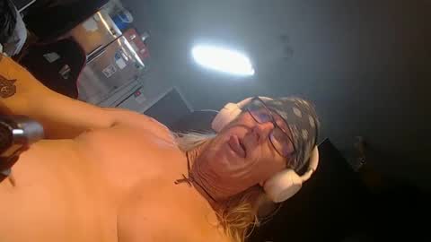 handystud33 online show from 09.30.25