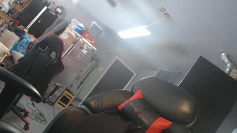 Snapshot of handystud33 chatting on 04.18.26 handystud33 online show from 04.18.26