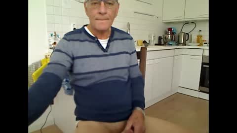 Snapshot of hankk54 chatting on 11.04.25 hankk54 online show from 11.04.25