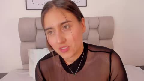 hanna__evans_ online show from 09.14.25