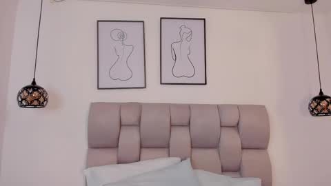 hanna__evans_ online show from 10.08.25