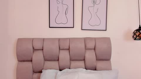 hanna__evans_ online show from 10.14.25