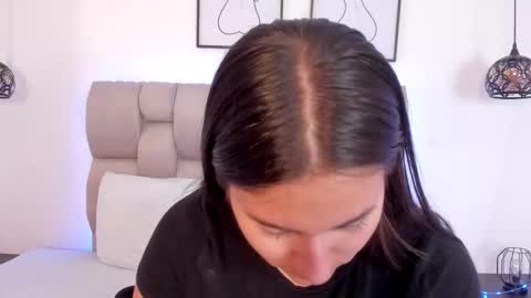 hanna__evans_ online show from 12.16.25