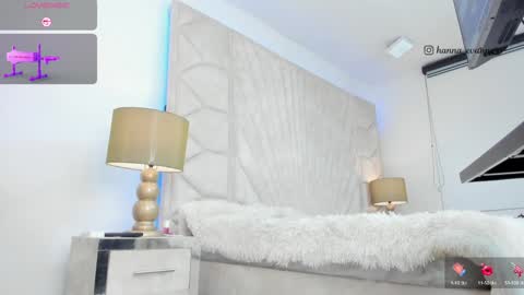 Snapshot of hanna_evanns_ chatting on 12.24.24 Hanna online show from 12.24.24