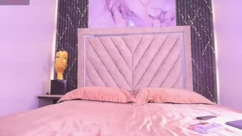 Snapshot of hanna_evanns_ chatting on 09.08.25 Hanna online show from 09.08.25