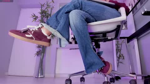 HANNAH HOWELL online show from 10.07.25