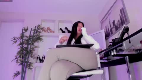 HANNAH HOWELL online show from 06.01.26