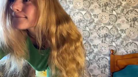 hannah levis  online show from 03.07.25