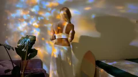 hannah levis  online show from 10.08.25