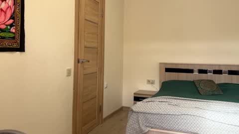 hannah levis  online show from 02.12.26