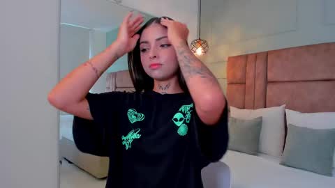 Hannah Milton online show from 09.21.25