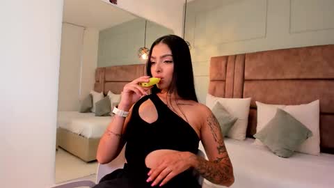 Hannah Milton online show from 11.13.25