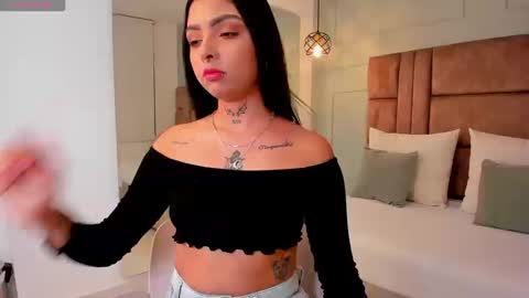 Hannah Milton online show from 11.19.25