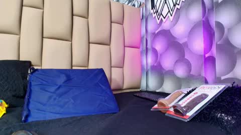 Snapshot of hannah_teehn chatting on 09.27.25 hannah_teehn online show from 09.27.25