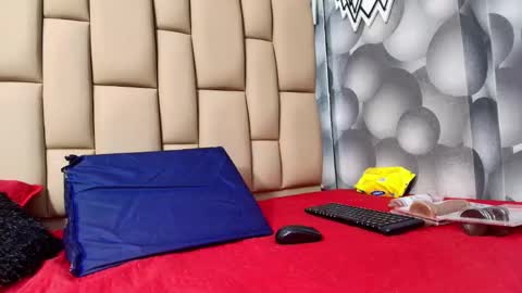 Snapshot of hannah_teehn chatting on 09.29.25 hannah_teehn online show from 09.29.25