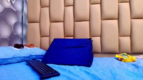 Snapshot of hannah_teehn chatting on 10.01.25 hannah_teehn online show from 10.01.25