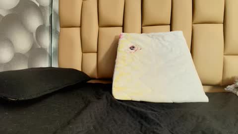 Snapshot of hannah_teehn chatting on 10.16.25 hannah_teehn online show from 10.16.25