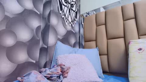 Snapshot of hannah_teehn chatting on 10.18.25 hannah_teehn online show from 10.18.25