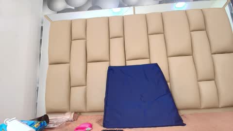 Snapshot of hannah_teehn chatting on 11.25.25 hannah_teehn online show from 11.25.25