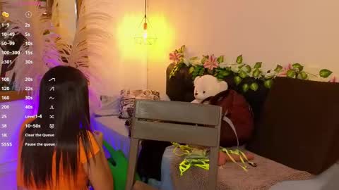 Hannah Williams online show from 09.11.25