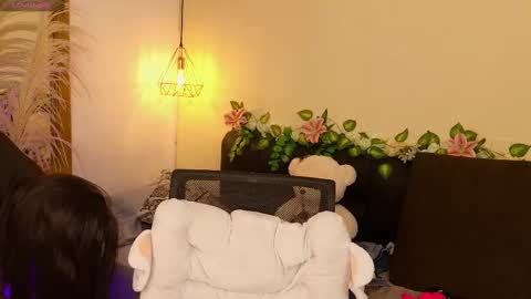 Hannah Williams online show from 09.17.25