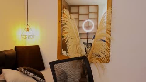 Hannah Williams online show from 01.17.26