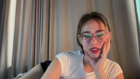 Snapshot of hannahinto chatting on 02.12.26 hannahinto online show from 02.12.26