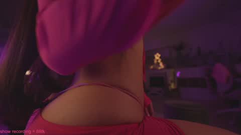 Hannah James online show from 12.12.24