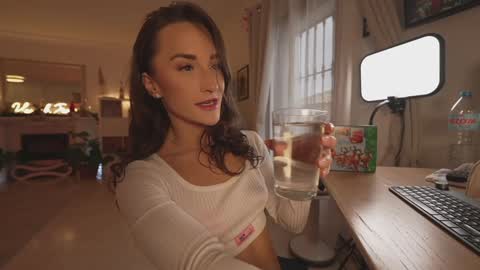 Hannah James online show from 12.19.25