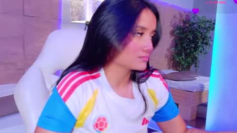 hannahmonttgomery  Help me reach 100 Hands up online show from 07.07.26