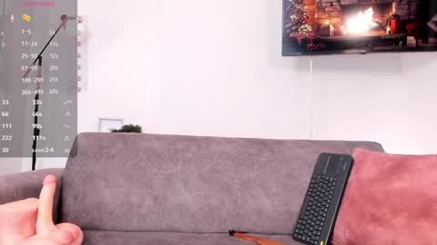 Hanna Os online show from 12.17.24