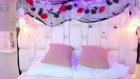 Snapshot of hannapotther chatting on 10.31.25 Hanna online show from 10.31.25